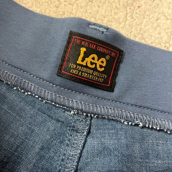 NWT LEE MID RISE CHAMBRAY COMFORT SHORTS SIZE 4 / M WOMENS - Picture 3 of 8